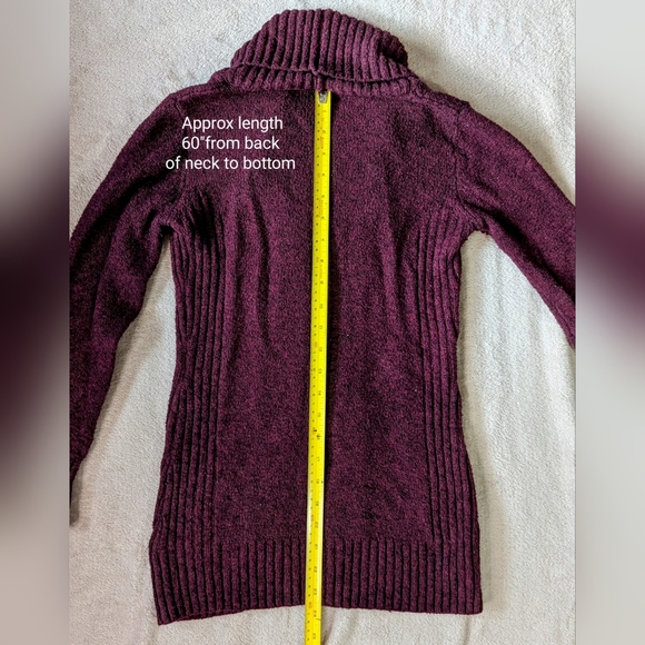 🎉Le Chateau size Medium burgundy/wine cowl neck sweater, used condition - Picture 14 of 14
